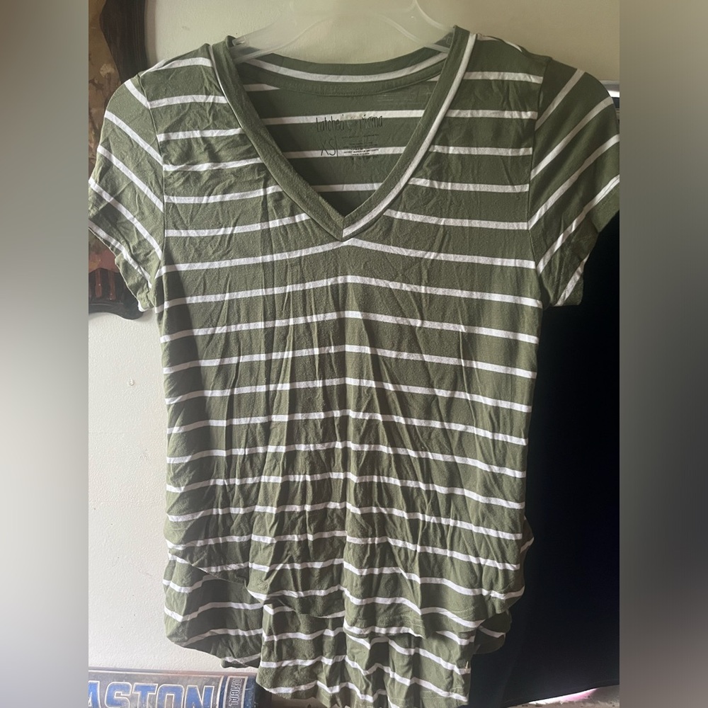 XS green latched mama boyfriend nursing Tee